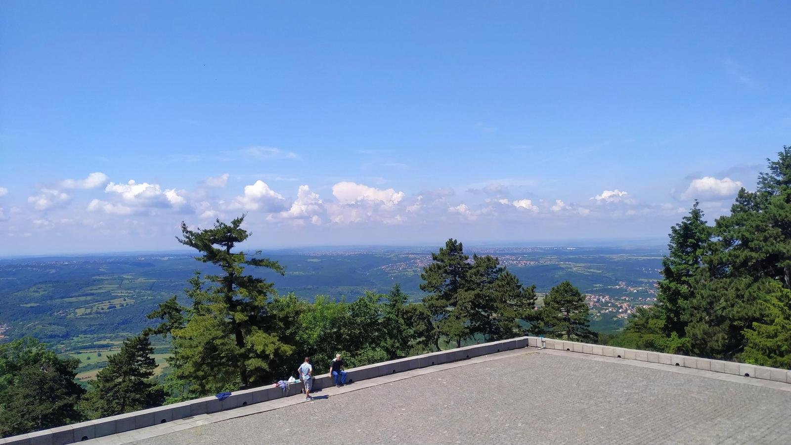 Šumska staza na Avali