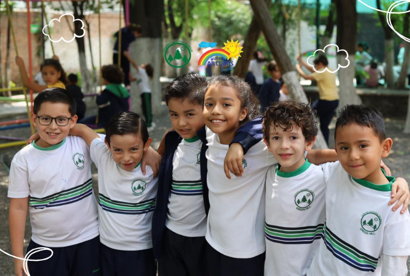 Primaria Green Hill - estudiantes aprendiendo en inglés y español