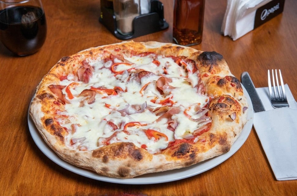 Pizza Cinque Carni la Tavă