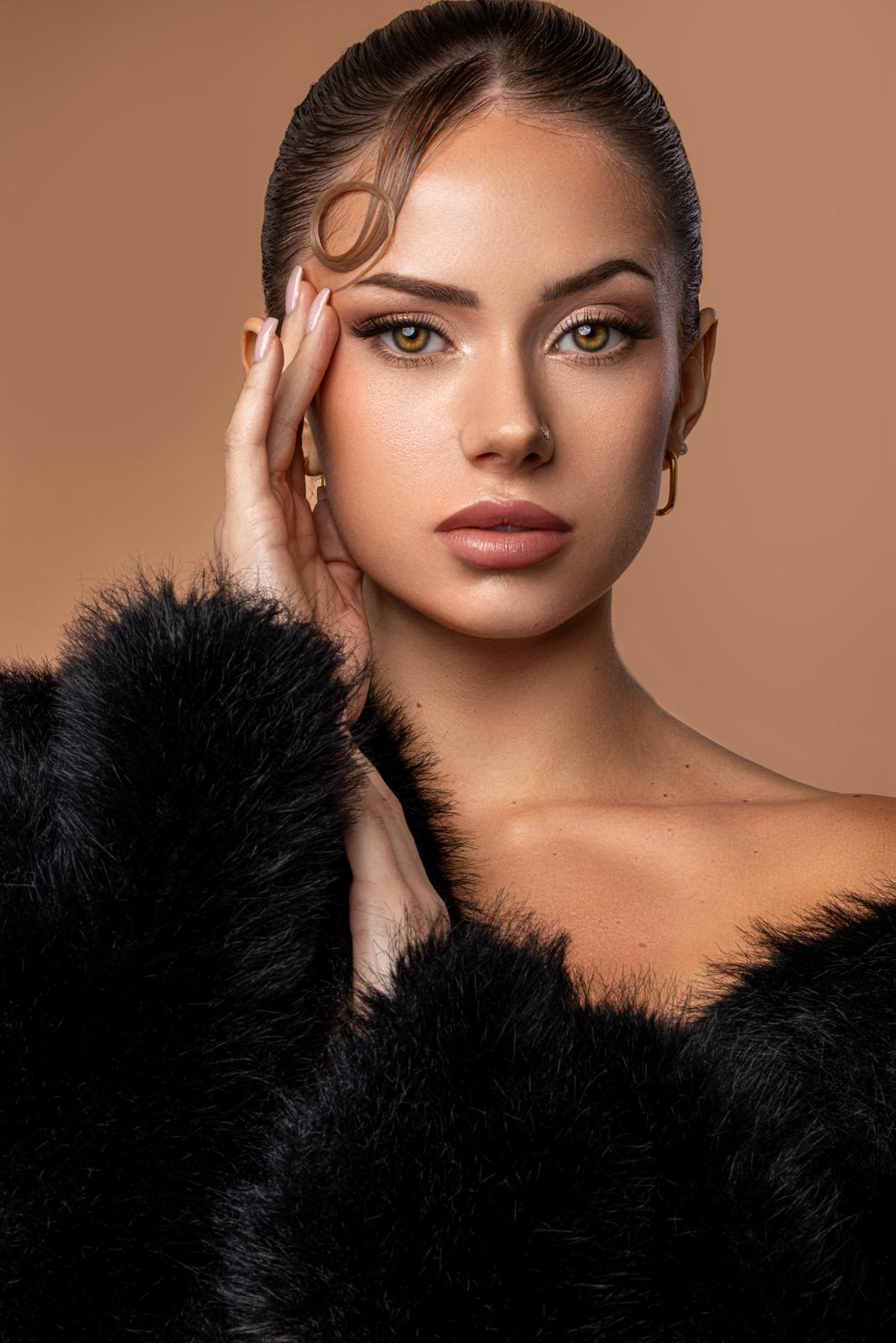 Vanessa - Model & Lifestyle Creator, buchbar als Model