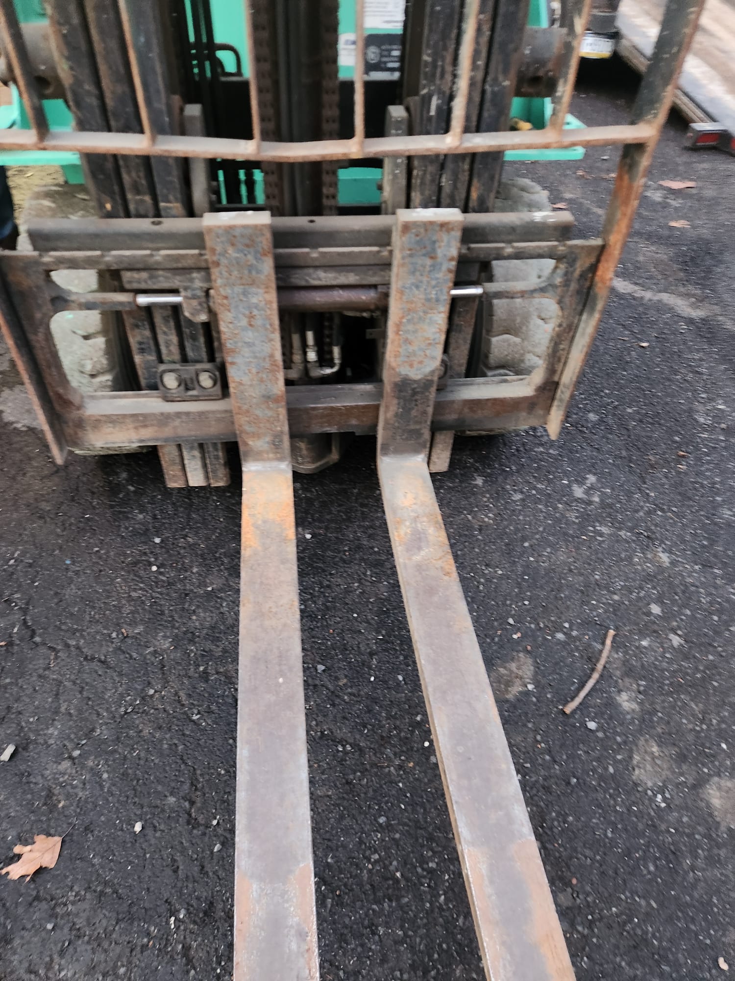 Mitsubishi FG25N forklift view