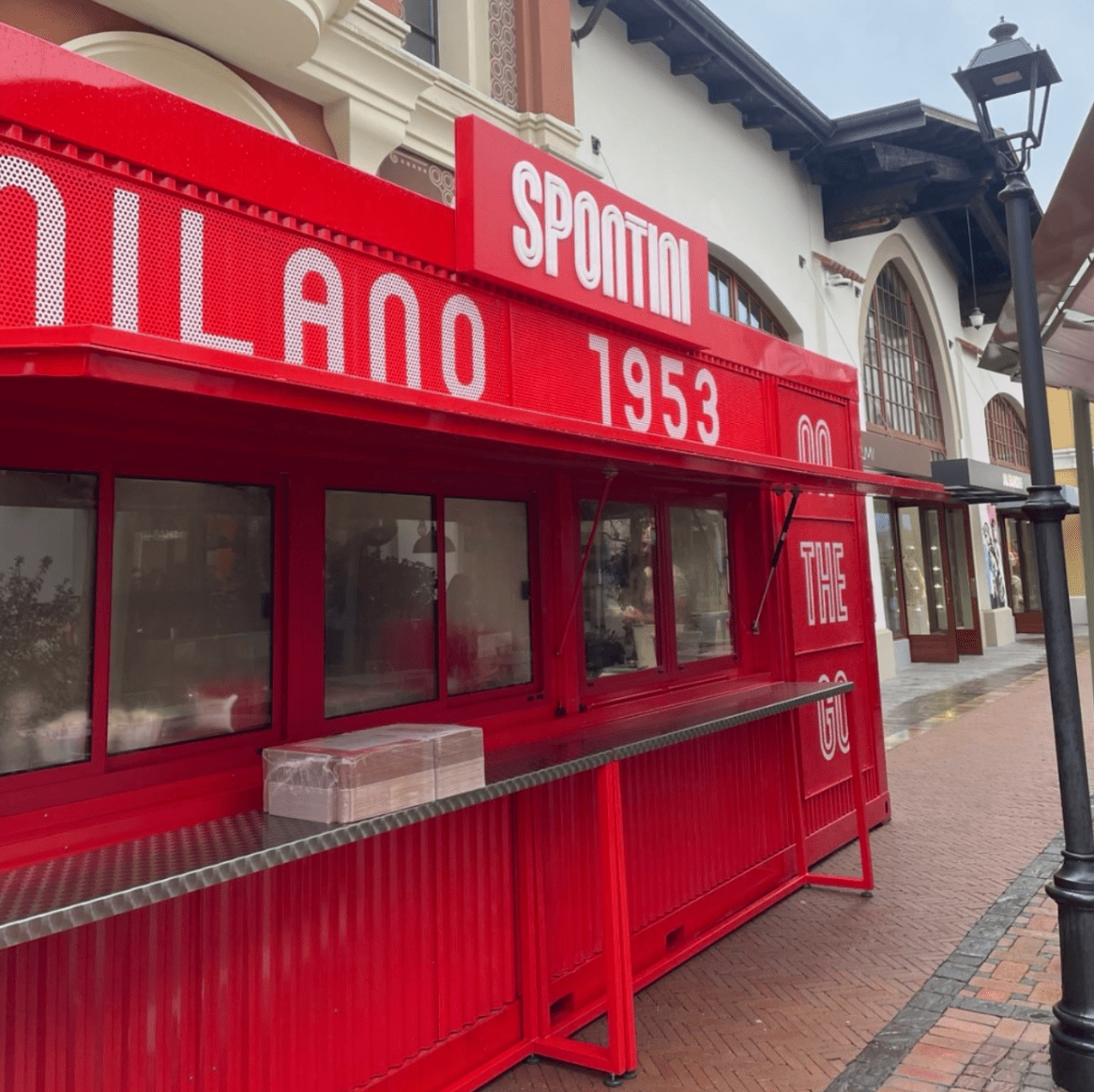 Esterno della pizzeria