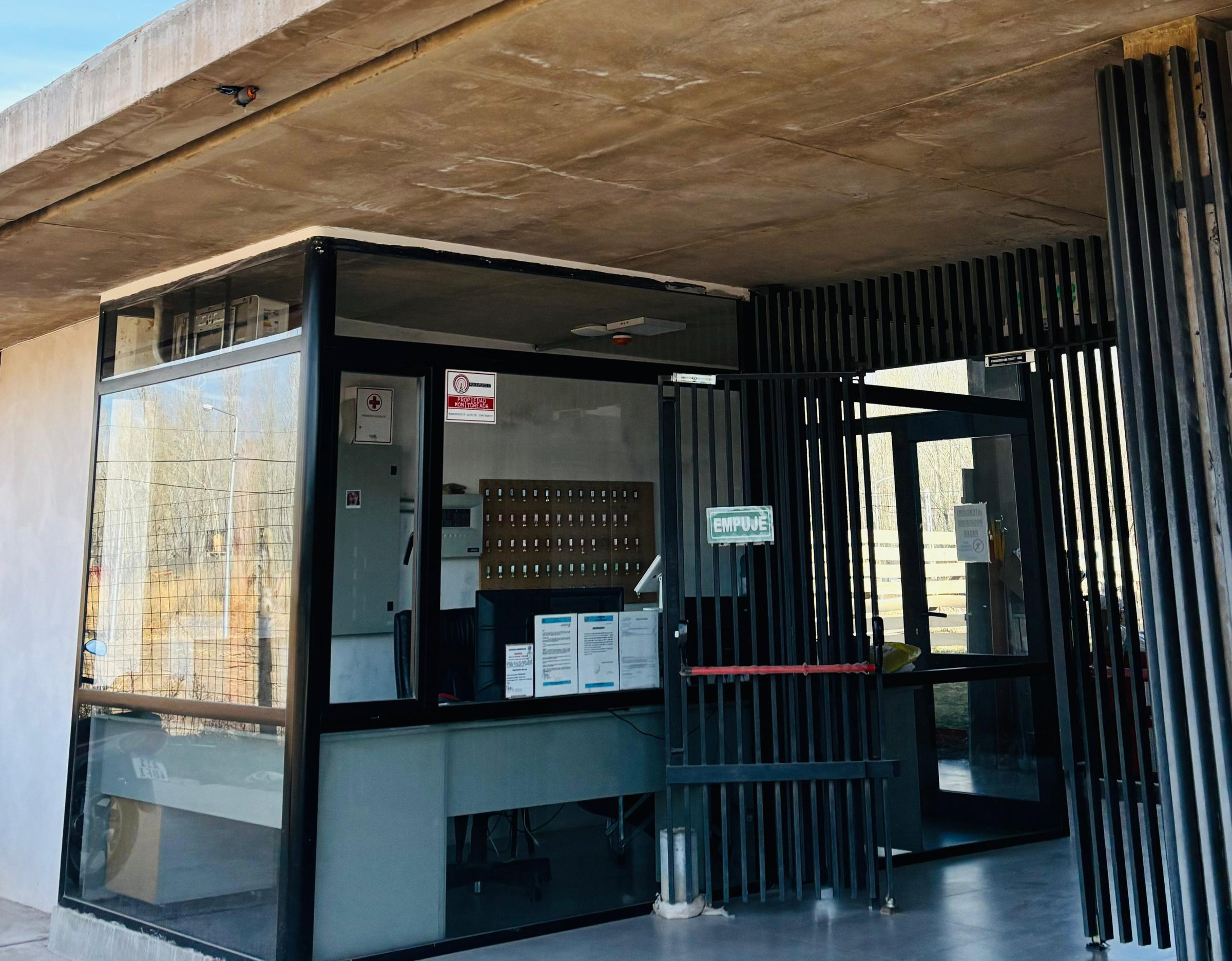 Servicio de conserjería del complejo Neuquino UNO