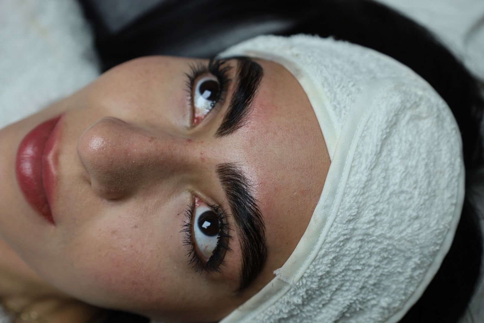 Cejas con laminado coreano