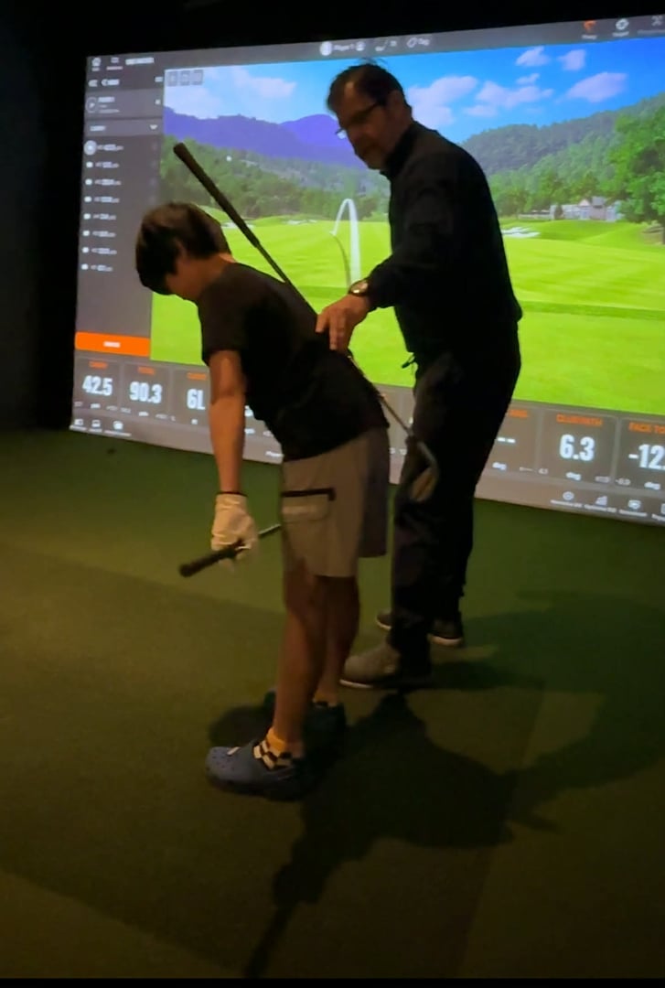 JF coaching junior golfer