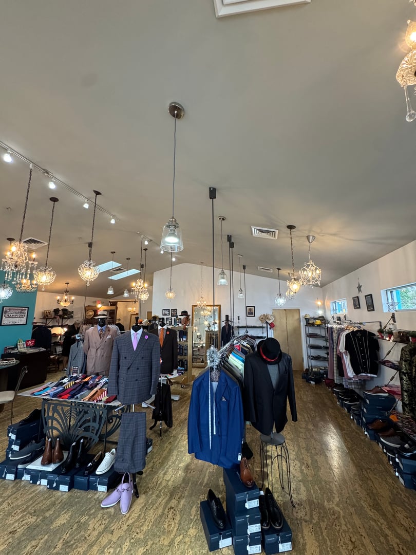 Jada's Men's Accessories wide angle storefront