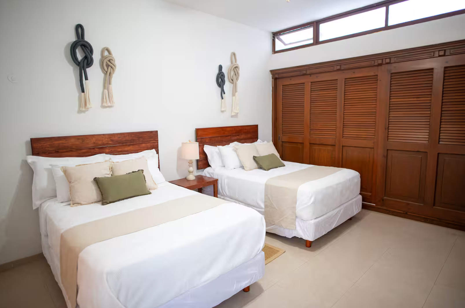 Habitación Aire - Hacienda San Antonio con decoración rústica y elementos naturales