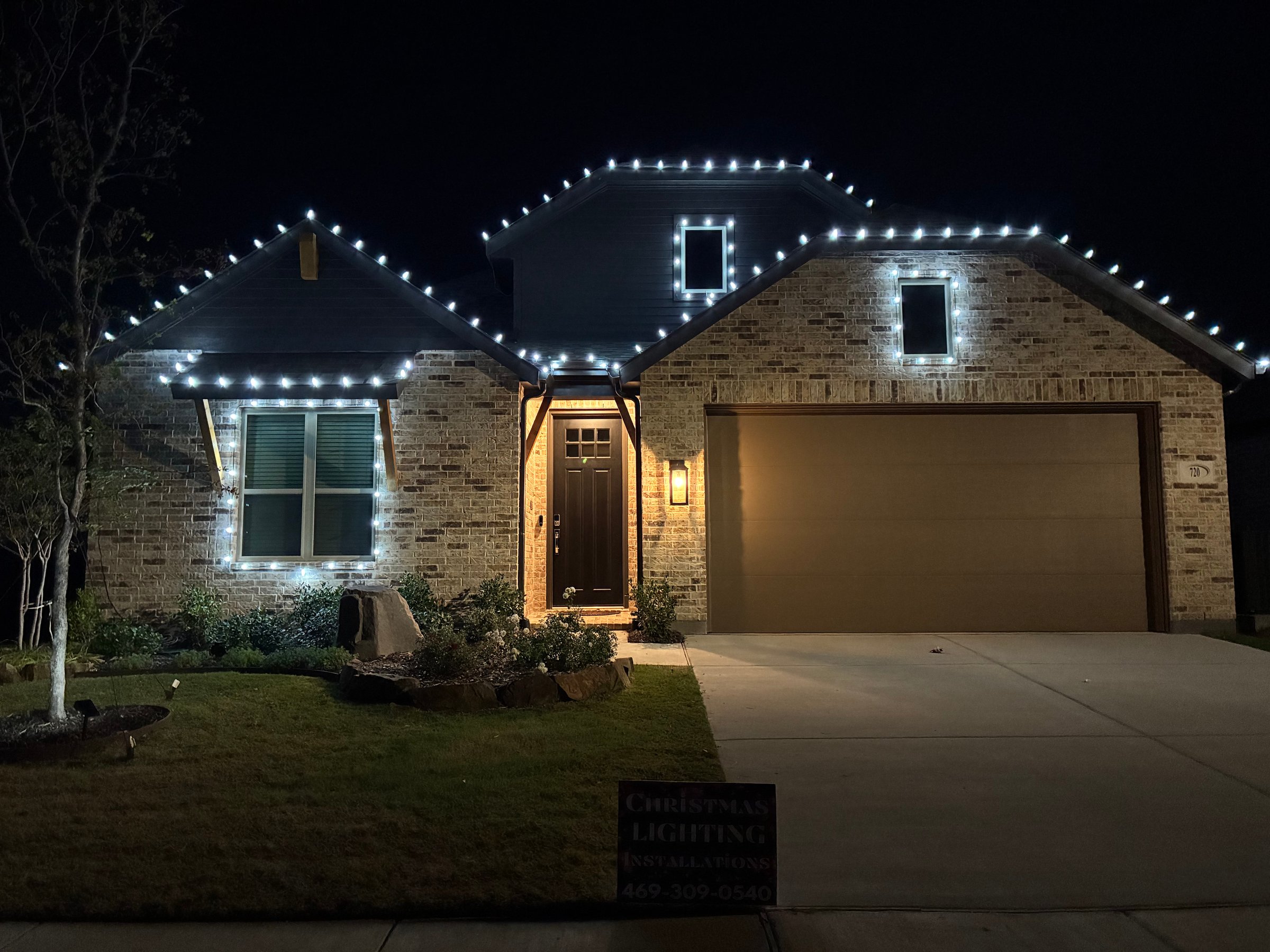 Elegant Christmas lighting installation by J&S Custom Lighting