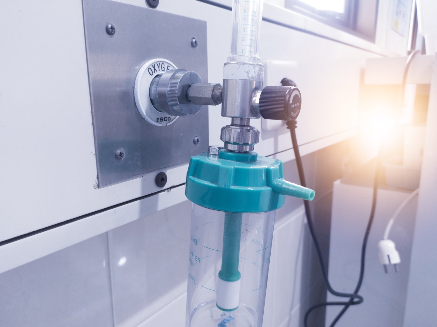 Close up the flowmeter regulator oxygen on the patient room in the hospital.