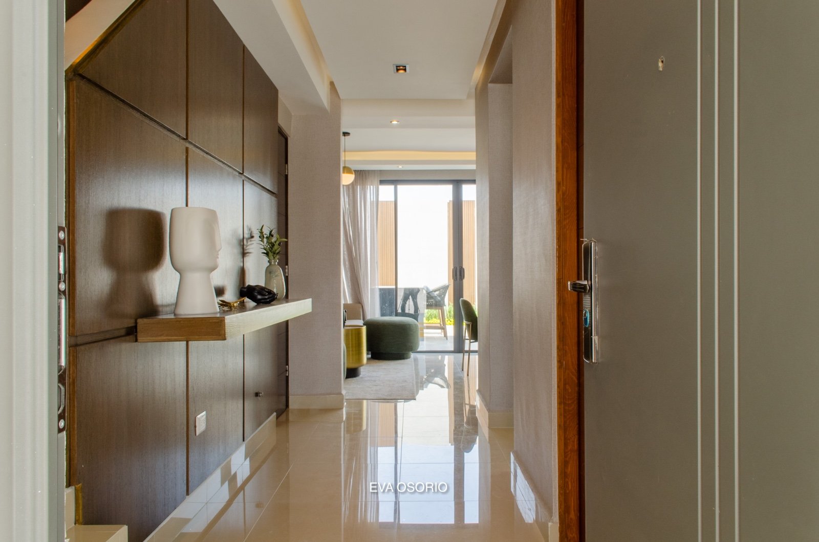 Entrada interior — vista desde puerta