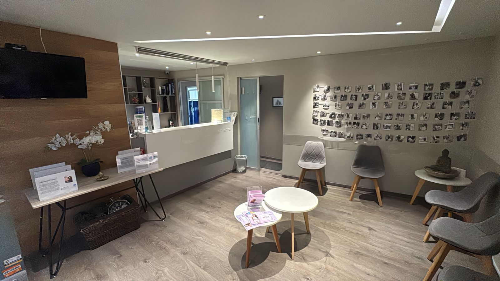 Consultorio médico de Grupo Repro con equipamiento moderno y ambiente profesional