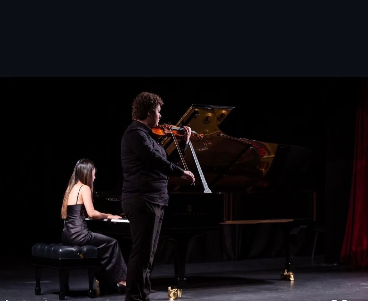 Evan Whipple violin close-up