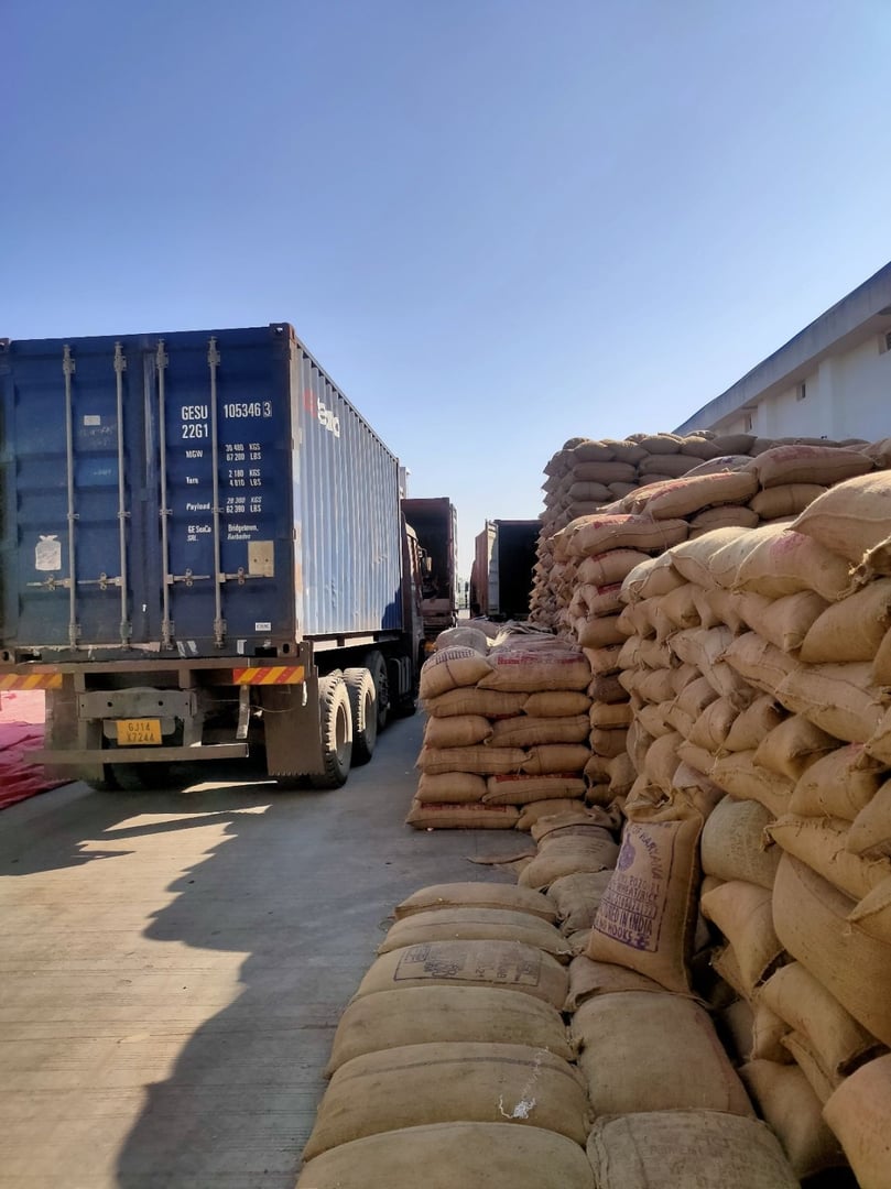 Jute bags with delivery van for export services