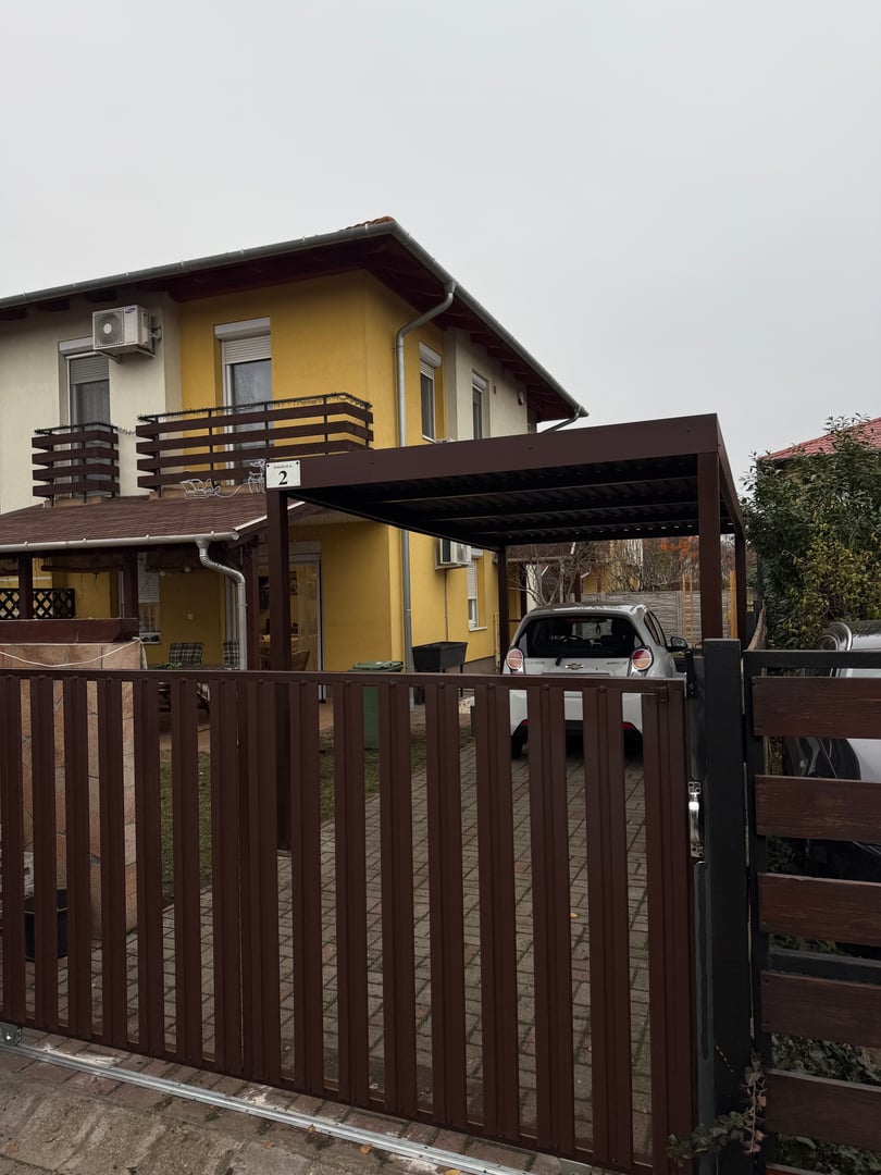 Autóbeálló referencia projekt