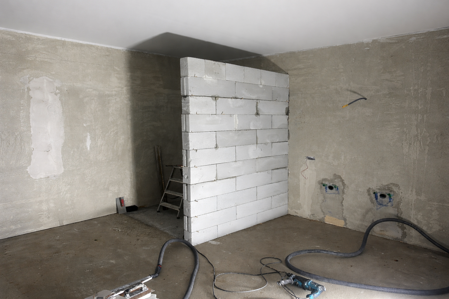 Vorher: Veraltetes Badezimmer