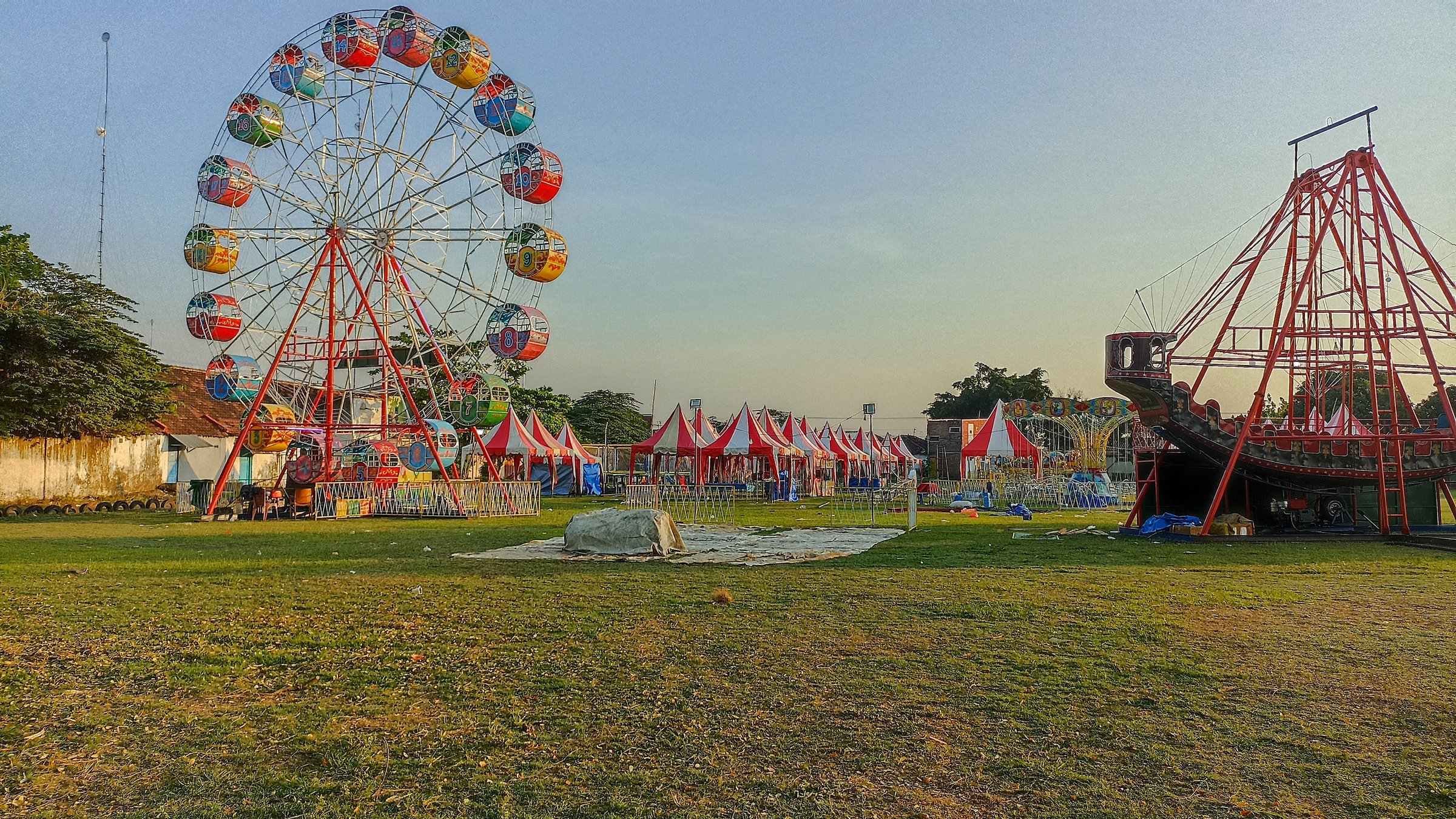 Ferris wheel with sky background