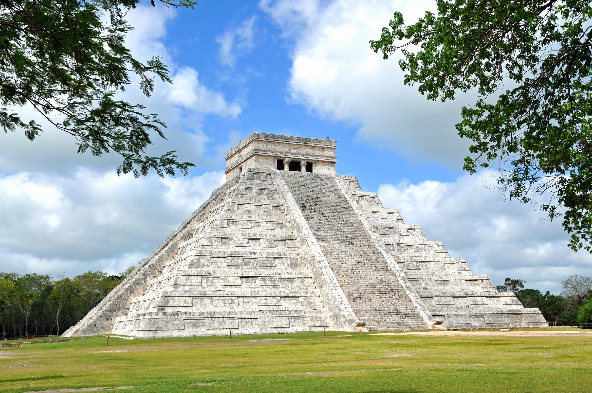 Chichen Itza archaeological zone tour with ancient Mayan ruins and cultural experience