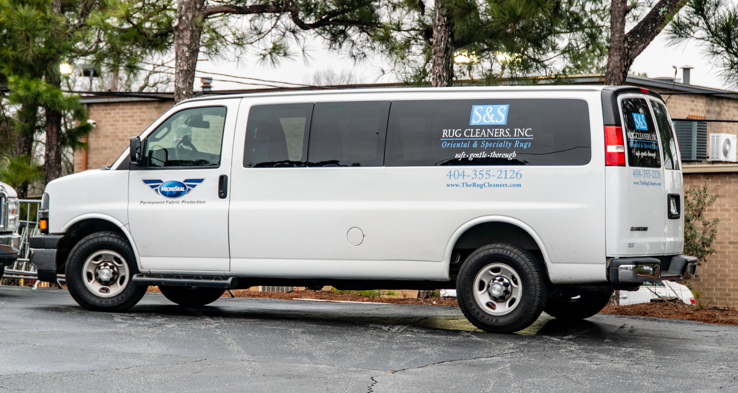 S&S Rug Cleaners professional pickup and delivery van in Atlanta - free rug transport service for area rug cleaning
