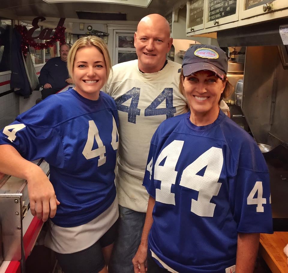 Kuppy's Diner family and food