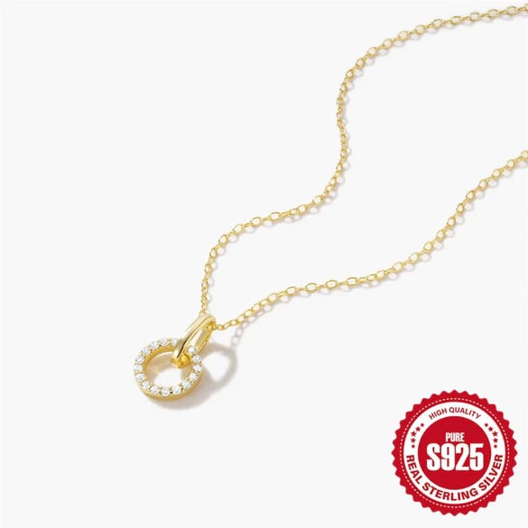 Collier géométrique zircon porté par mannequin