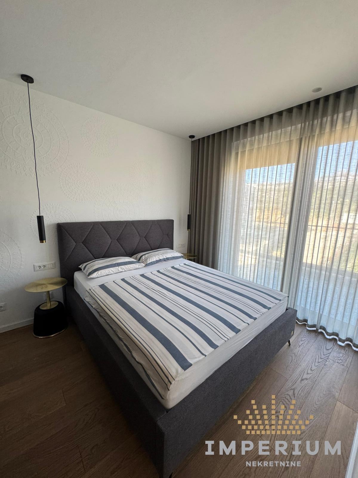 Penthouse Žnjan - večernji ambijent