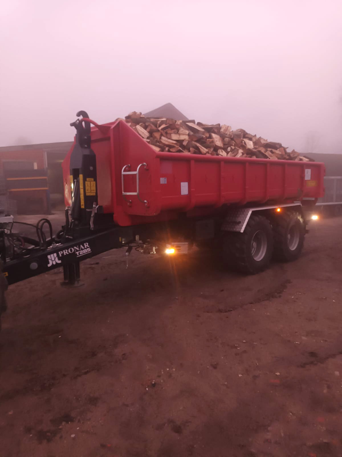 Pronar Anhänger T285 mit Container