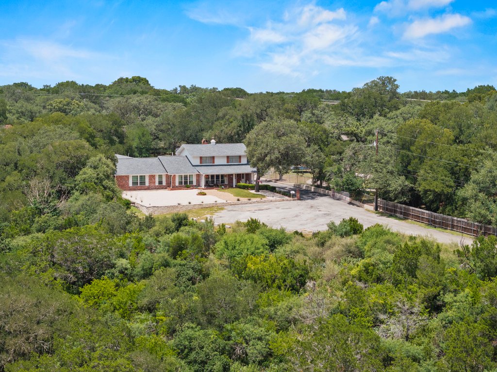 699 Floral Avenue property view