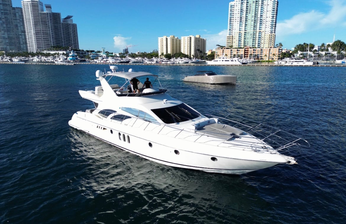 70' Azimut w/ Jacuzzi - Andiamo