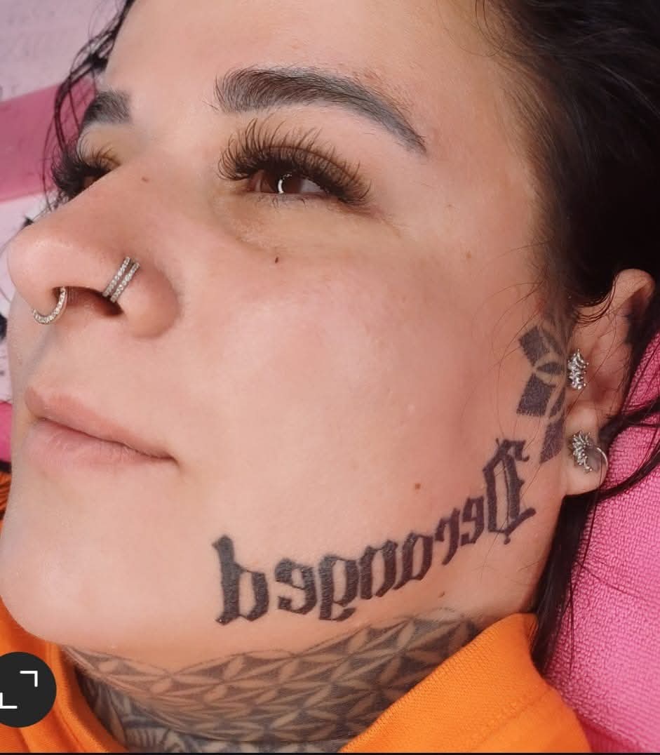 Elegant lash enhancement