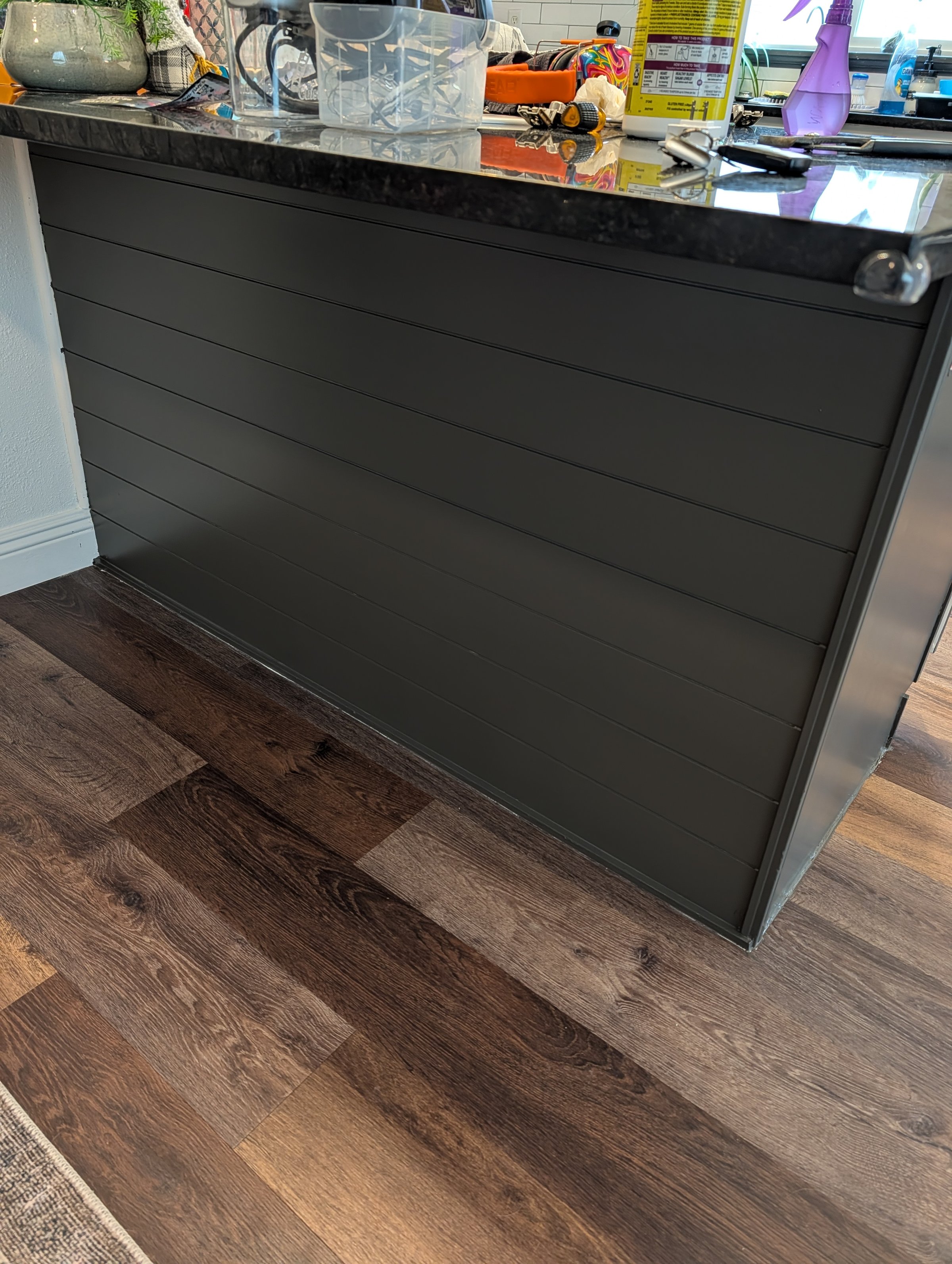 Kitchen peninsula painted in Sherwin-Williams Urbane Bronze