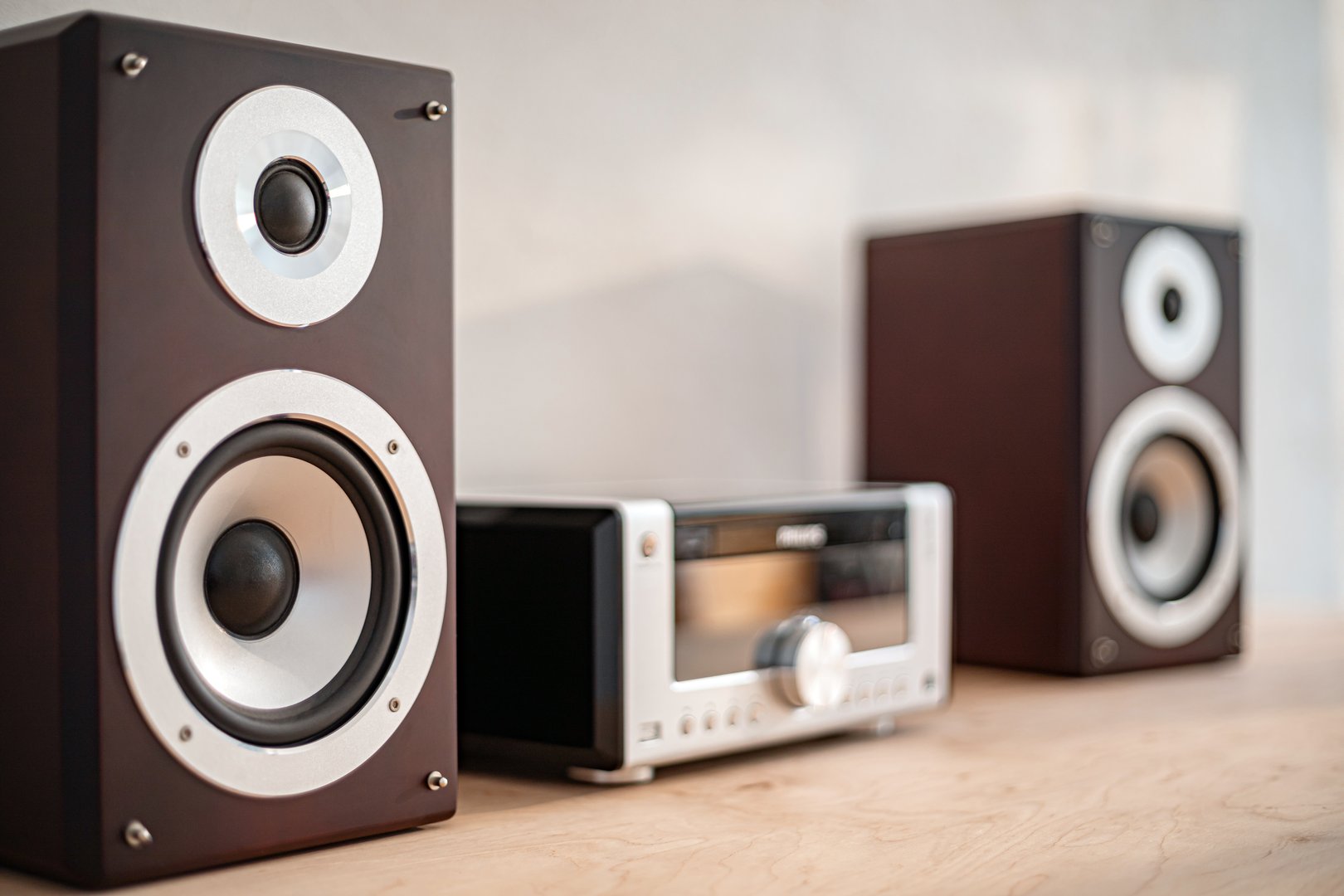 Modern bookshelf speakers and radio receiver