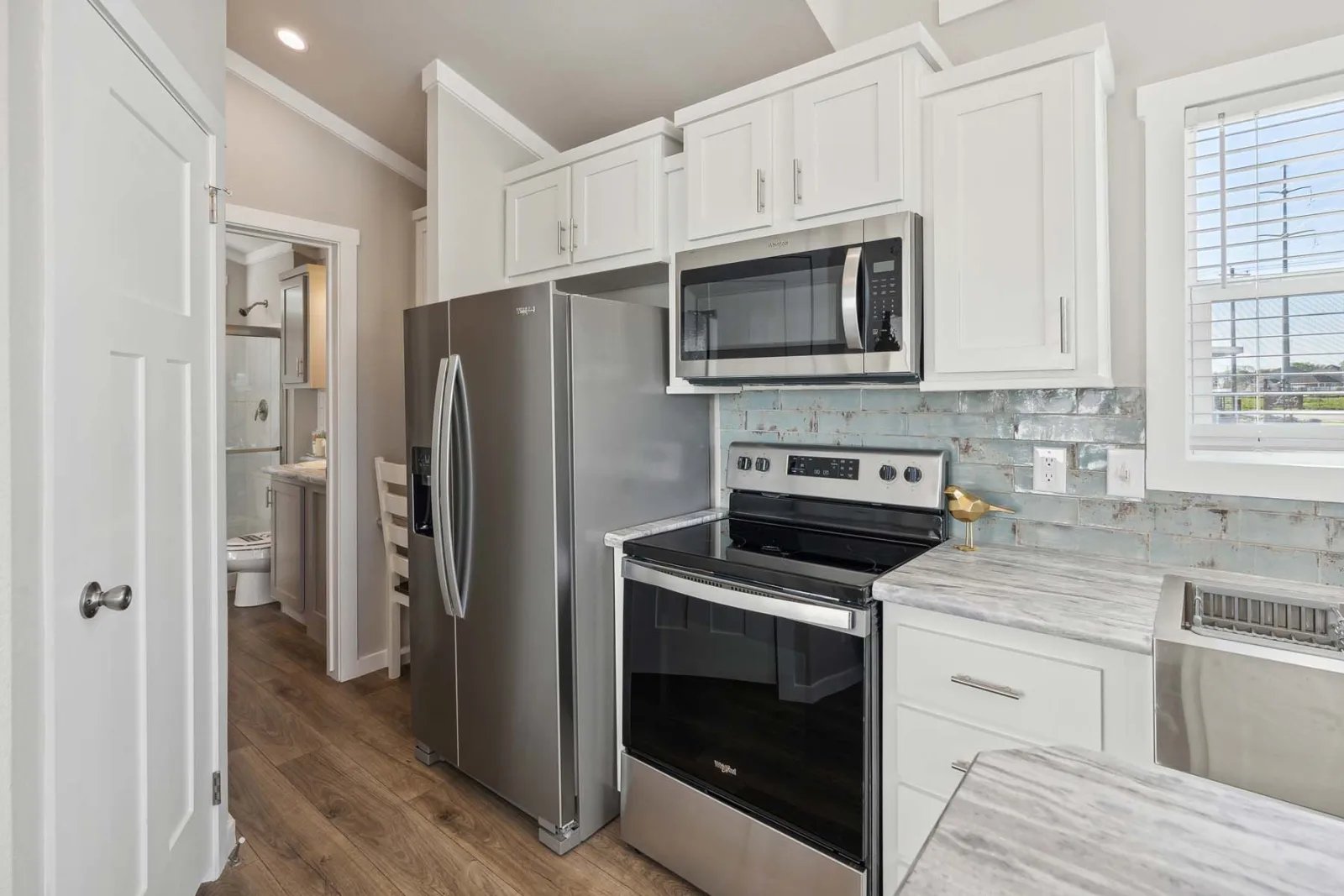 Champion 522A Kitchen Interior