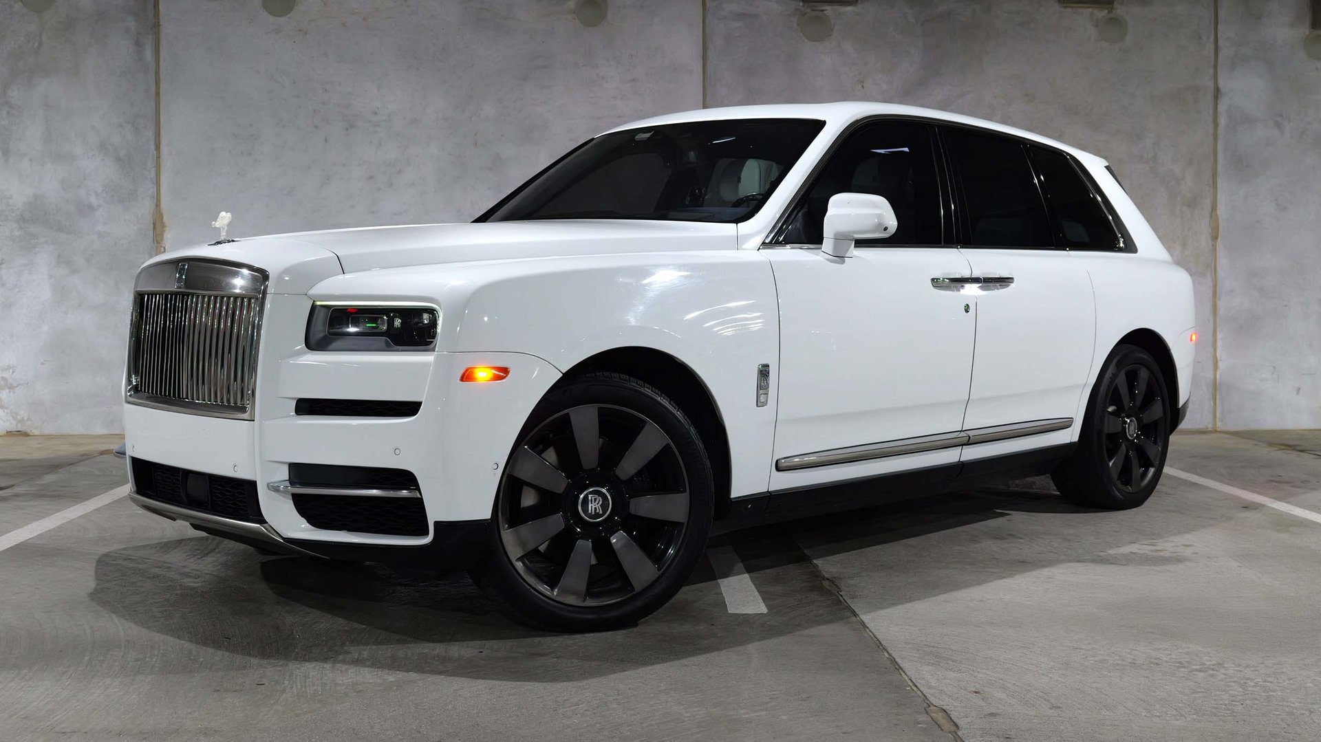White Rolls-Royce Cullinan