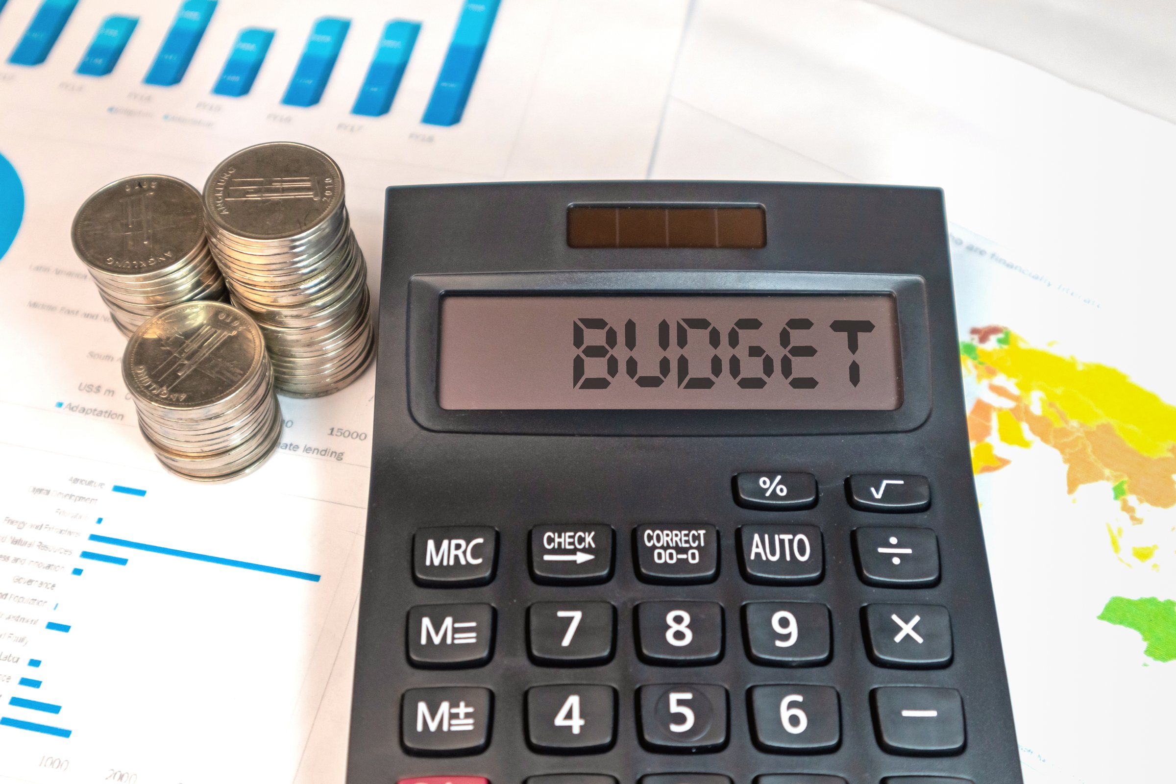 Simulation économies rachat crédit travaux La Réunion 974 - Comparaison budget mensuel avant après regroupement crédits trésorerie