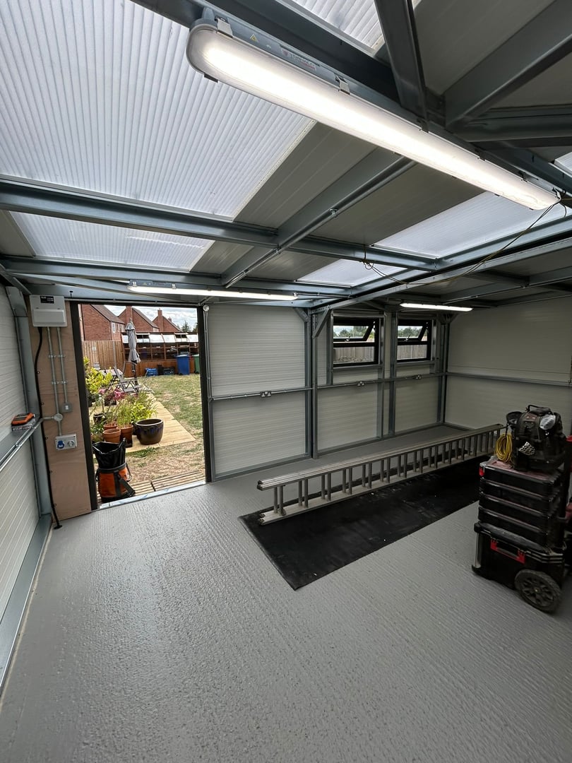 Hartshorn Electrical Worx - Spotlight installation