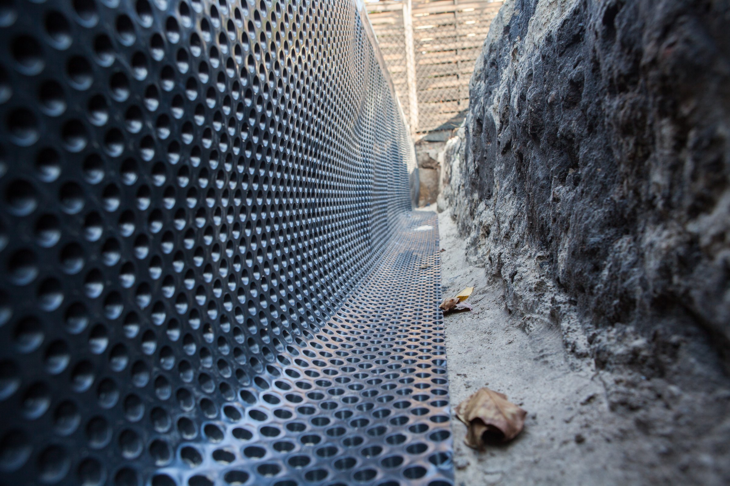 Waterproof waterproofing of the house foundation. A special bucket foil that wicks moisture away