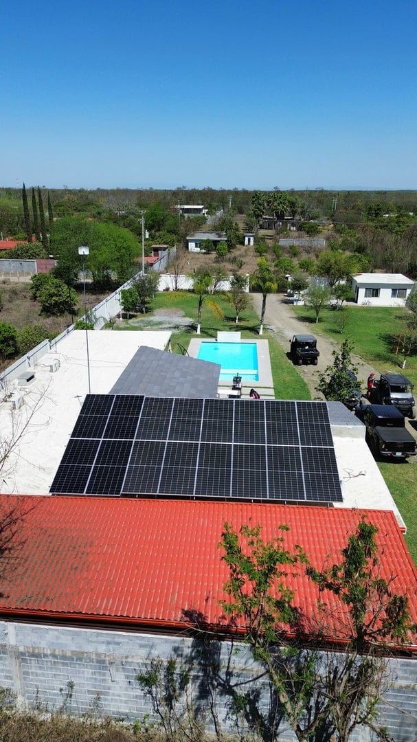 Simulación residencial con paneles solares en Monterrey