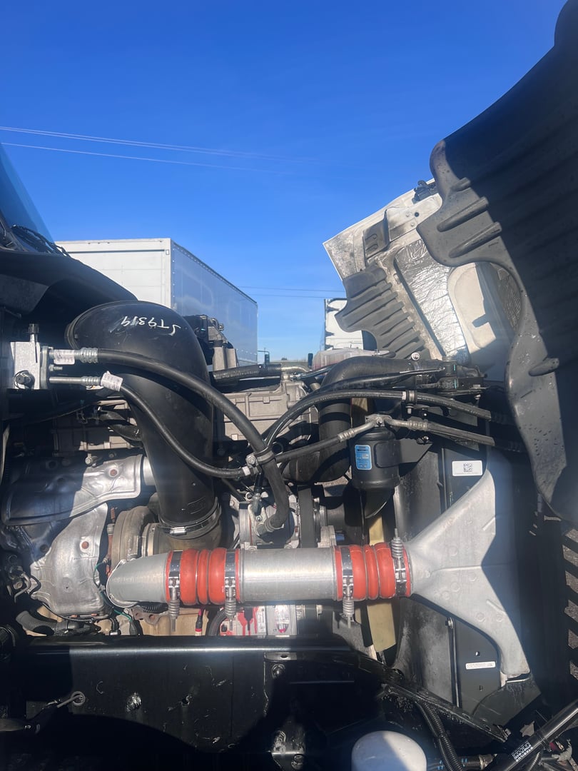 2018 Freightliner Cascadia 113 Day Cab - IMG_1099