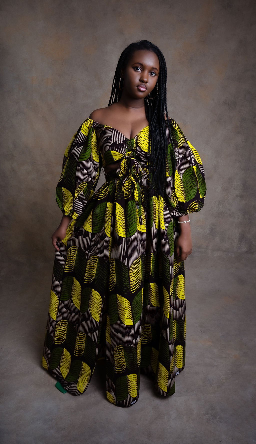 Mirror background - Elegant African-inspired fashion
