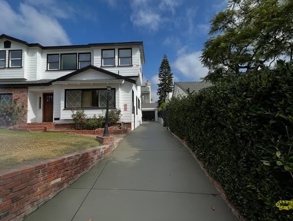 Concrete finishing with trowel