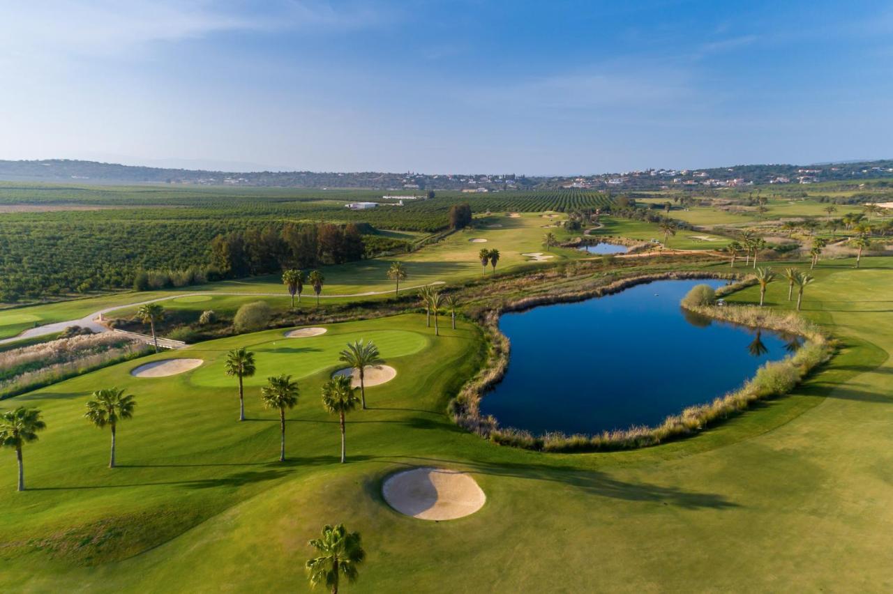 Amendoeira Golf Resort championship green and putting surface