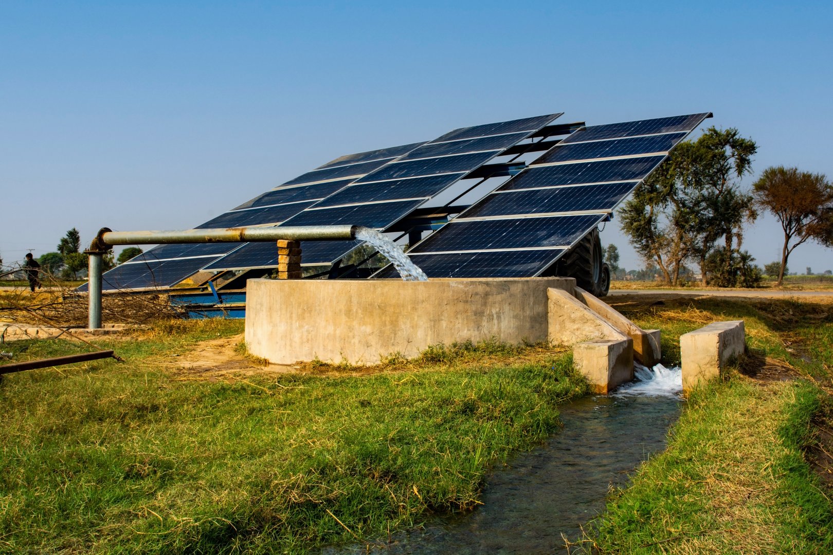 Sistema de Bombeo Solar en Funcionamiento