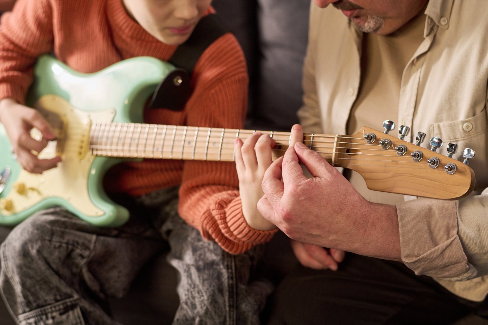 Guitar lesson with teacher and student