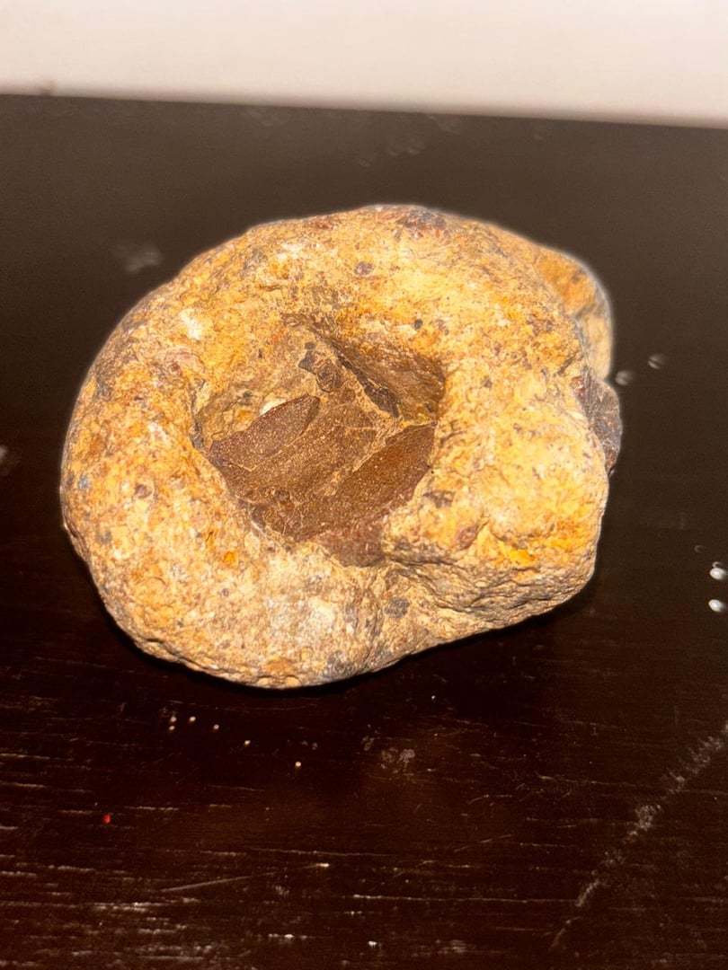 Cuarzo con Beta de Oro y Tungstato de Hierro-Manganeso - 778g con vetas blancas, ocres y doradas