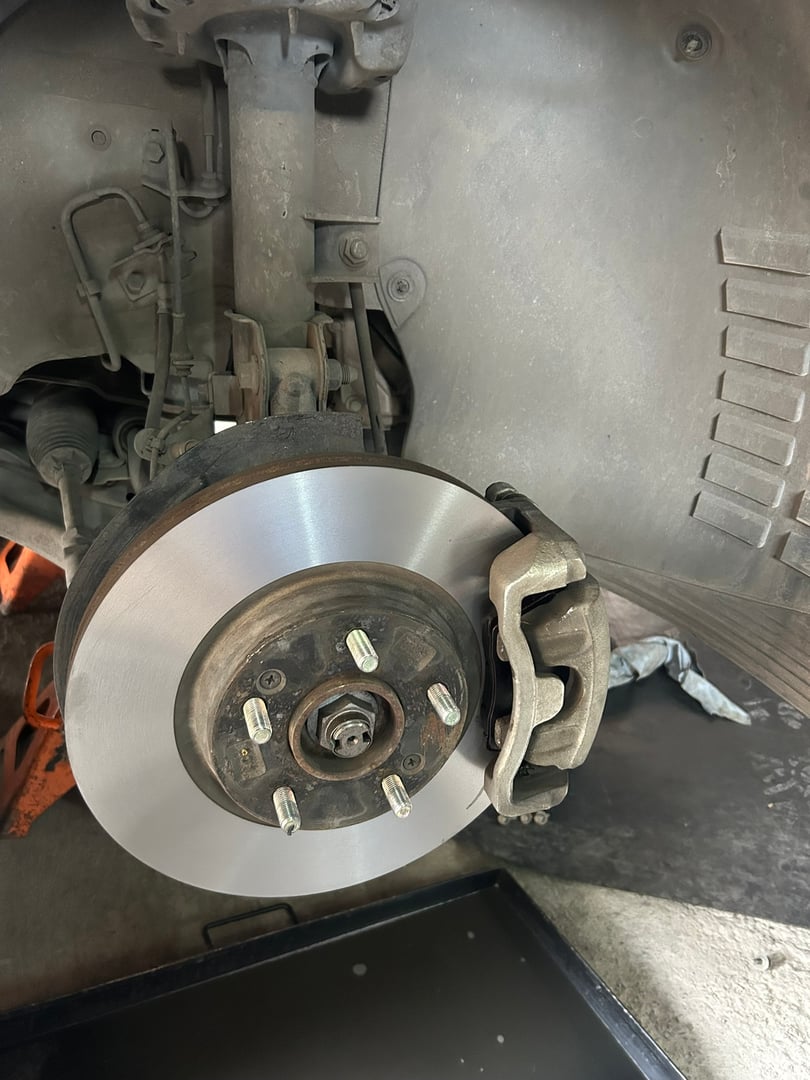 Servicio de suspensión y dirección automotriz