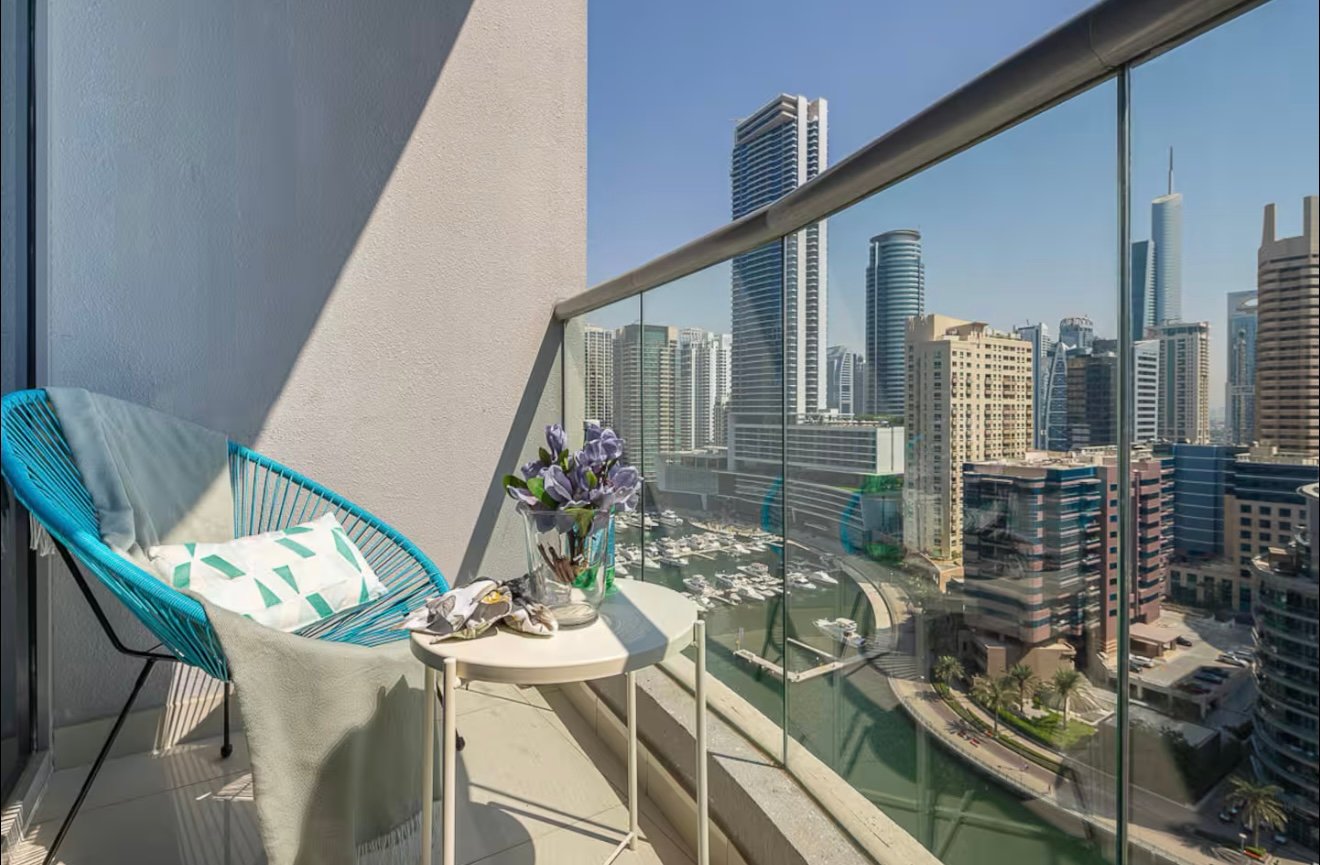 Port's Apartments living area