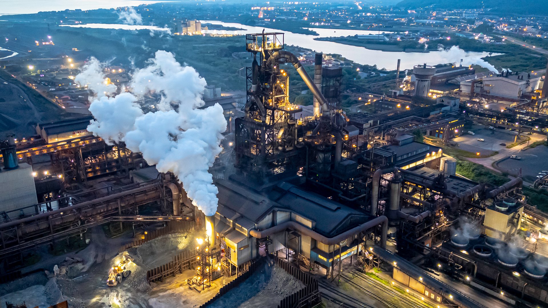 Port talbot steel works at dusk