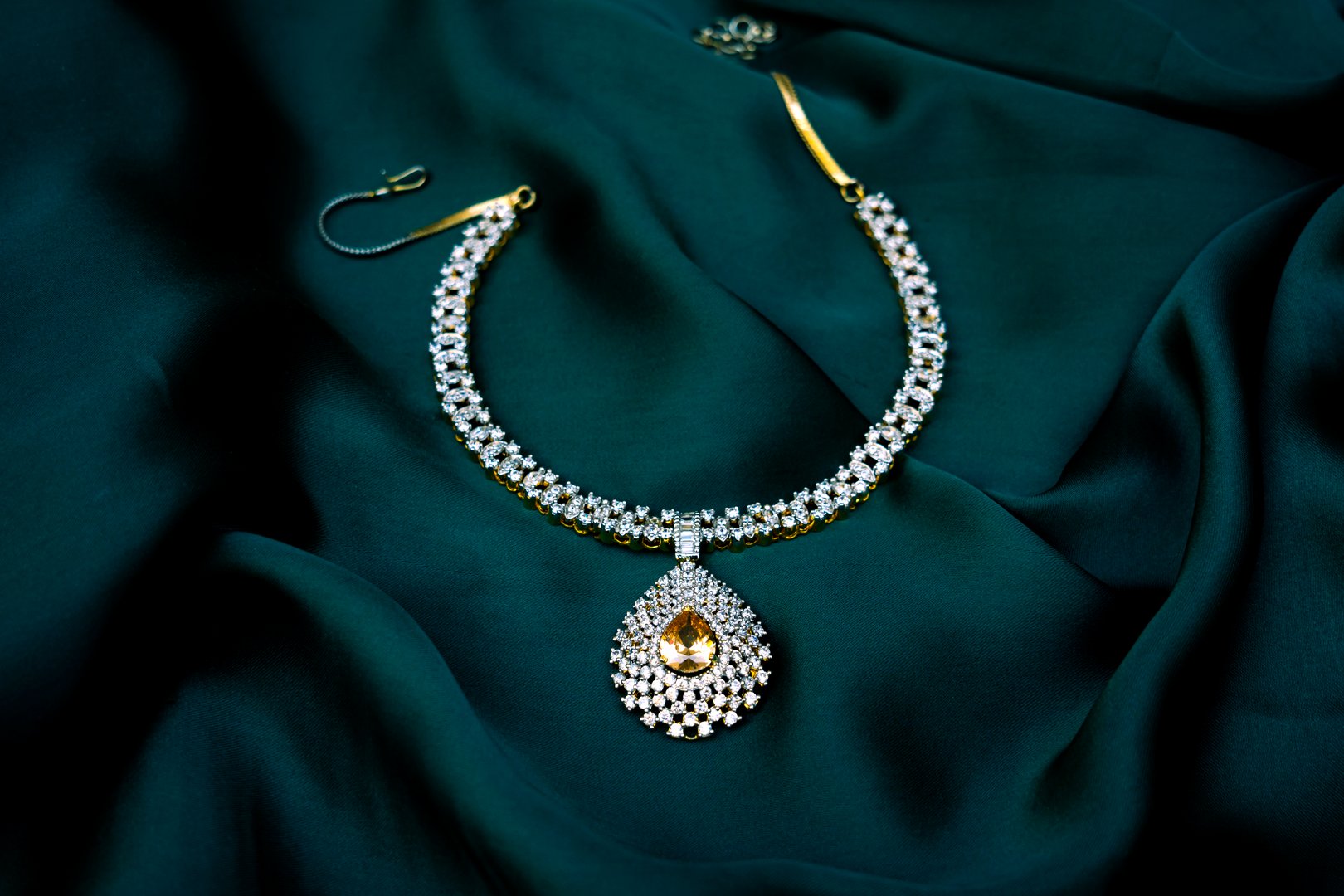 High-resolution image of a luxurious white gemstone necklace captured on a luxury cloth green surface. Ideal for luxury fashion brands, jewelry promotions, or bridal-themed visuals.