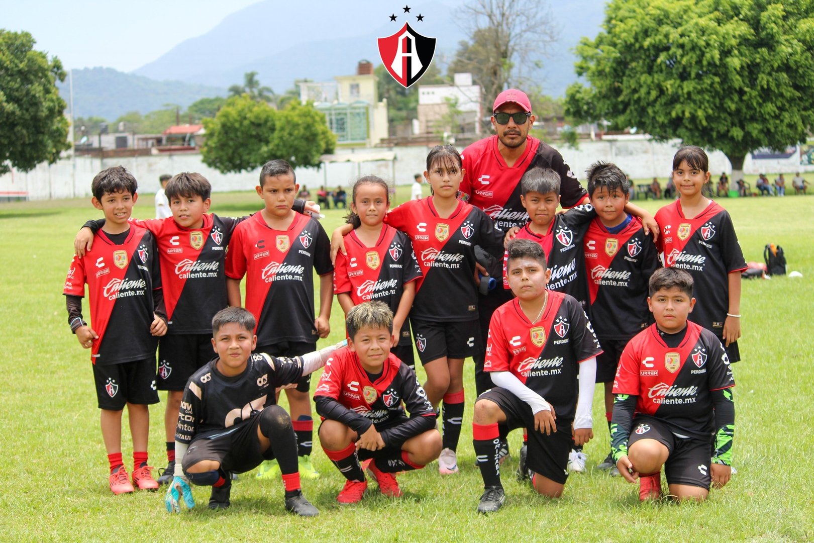 Jugador de fútbol en acción durante un entrenamiento