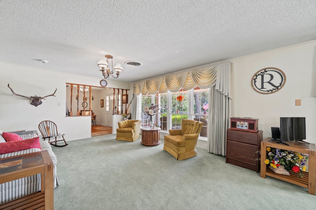 699 Floral Avenue property view